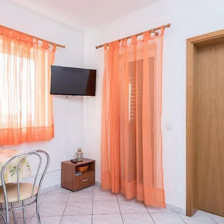 Apartment Maestral *