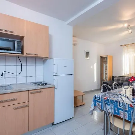 Maestral Apartment *